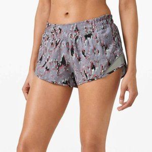 NWT Lululemon Hotty Hot Short LR 2.5" Sz 4